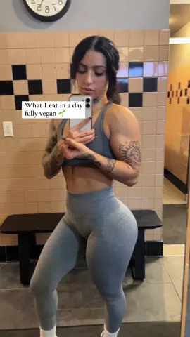 a little throwback to what I was eating when I was on wedding prep! I got into amazing shape for my wedding in May of 2023 and now I am aiming to surpass what I achieved with my body then. So here’s a flashback of what my meals were like then. TBH they are very similar now, however I’m not in as big of a deficit today as I was then! #vegan 