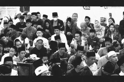 air mata jatuh tanpa paksaan tumpah bersama kerinduan. Doa adalah sebuah 