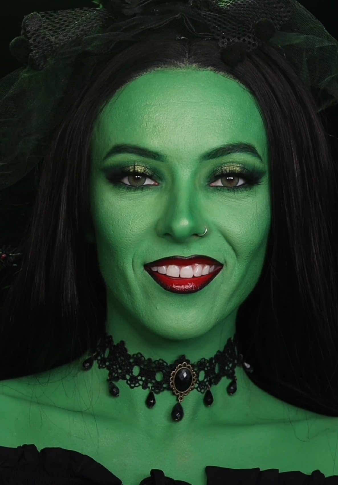Replying to @Esmé🍂🤎 are you a good witch or a bad witch?? 💚🪄🔮✨ been obsessed with this transition by @danielle (tap the comment to see the BTS) | cracked makeup ib @Ane Marie @FAYA #halloweenmakeup#halloweenmakeupreenwitch #makeuptransition #costumeideas 