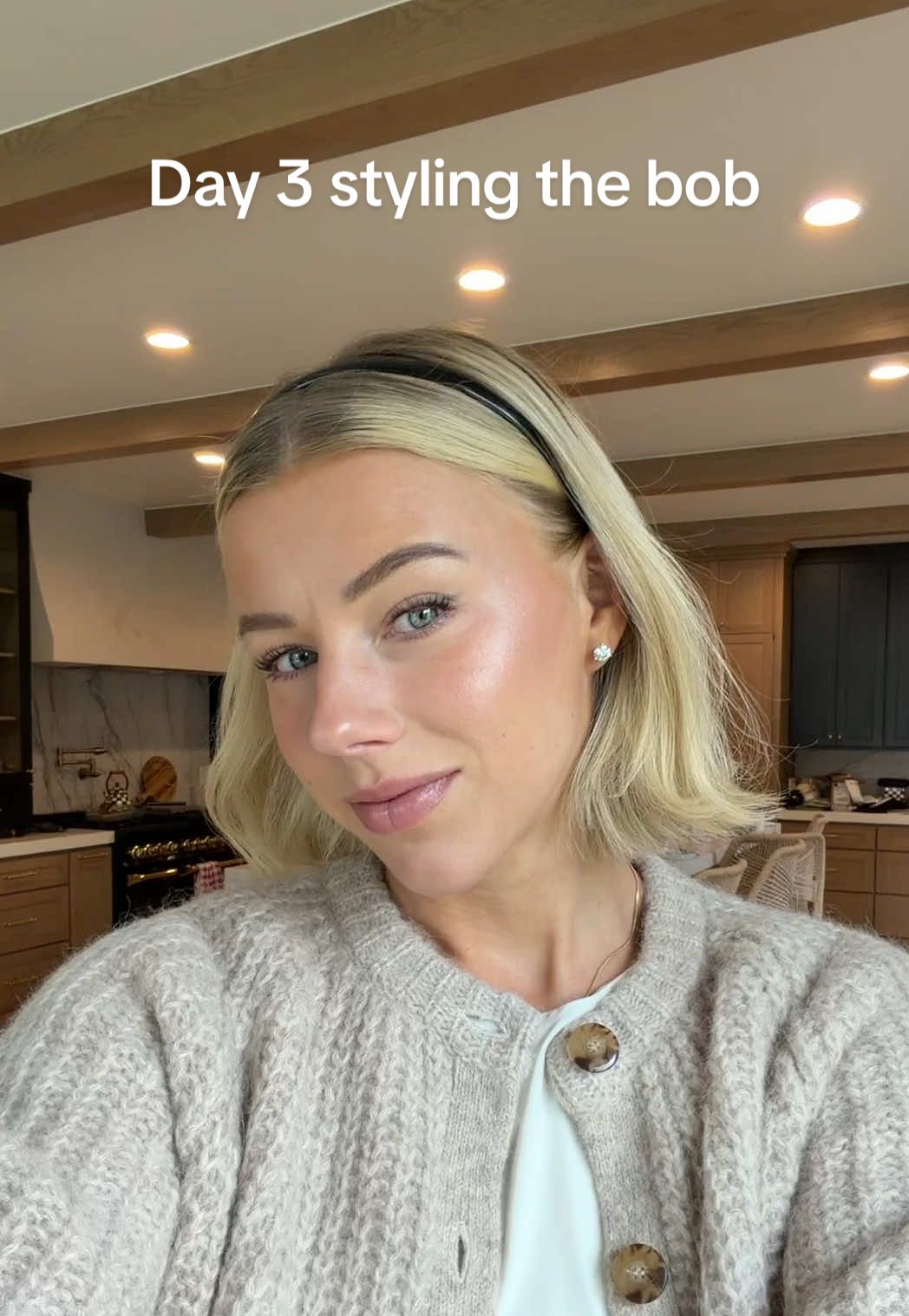 IM IN LOVE. Curl outwards, brush through and wear a thin black headband !!! 😍 #bob #hairtok #hairstyle #shorthair #hairtutorial 