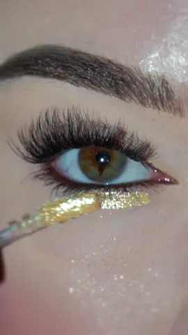 Wine + Gold autumnal makeup 🍷🌟 #autumnmakeup #glitter #eyeshadow #eyemakeup 