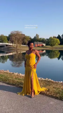 Pleasantly surprised by how good this dress looks. Such an affordable find! Perfect for any wedding or special occasion. ✨🌟💛 