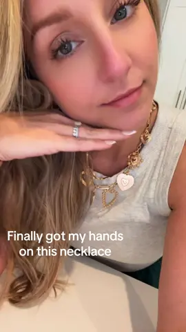 I’ve seen so many influencers wearing this necklace and I finally got my hands on it! It literally goes with everything! #tiktokshopfalldealsforyou #necklace #accessories #fallfashion #falloutfits 