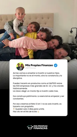 Así les vamos a enseñar a invertir a nuestros hijos. Cuando nos sentemos con Jero, Lolo y Alejito, les voy a decir algo muy sencillo: Lo más importante no es el monto, es la constancia y la disciplina. Les voy a contar sobre el S&P500, las 500 empresas más importantes de EE. UU. un producto que históricamente ha crecido. Y les voy a decir algo que quiero que entiendan desde pequeños: No importa si empiezan con poco, lo clave es elegir un monto fijo y hacerlo todos los meses. Eso es lo que realmente construye patrimonio con el tiempo. Porque, al final, en las finanzas, al igual que en la vida, hay decisiones que marcan el rumbo. Lo importante es empezar y ser constantes. Como papás, queremos darles ejemplo. Por eso creamos el Reto 12 en 1: no se trata solo de invertir, sino de hacerlo con propósito. Y queremos ayudarte a que tú también comiences, a que construyas el hábito con acciones concretas, sin cursos ni membresías. Solo quedan 2 días para que puedas unirte, no dejes pasar esta oportunidad con tu futuro! Para ser parte has clic en el link de la biografía 👆