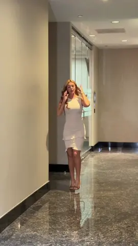 Speed walking to my next meeting! Happy Monday friends 🥰