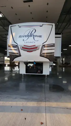26 Riverstone Legacy 421FK 5th wheel at Couchs RV Nation #rvlife #rvliving #rvtour #camping #fifthwheel 