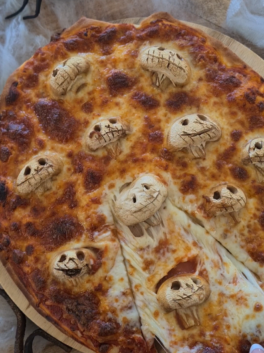 🍕 Halloween Skillet Mushroom Pizza Instructions: 1. Roll out pizza dough. 2. Spread pizza sauce on top. 3. Add cheese (mozzarella or your favorite). 4. Slice mushrooms in half  use a knife and a straw to carve little skillet or spooky shapes. 5. Arrange the mushrooms on top of the pizza. 6. Bake at 220°C for 15–20 minutes, until the crust is golden and cheese is bubbly. 7. Slice, serve, and enjoy for your Halloween movie night! 🎃 #easyrecipeideas #Halloween2025 #Halloweenfood#quickrecipes #recipesoftiktok 