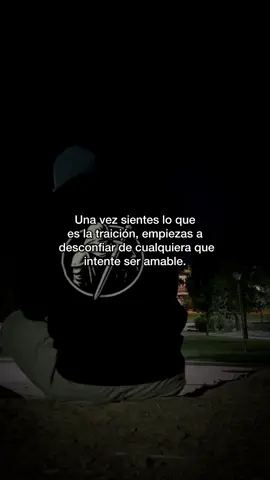 Una vez sientes lo que es la traición, empiezas a desconfiar de cualquiera que intente ser amable. #gymmotivation #fitnessmotivation #gymadictos #fuerzagym #gimnasio 