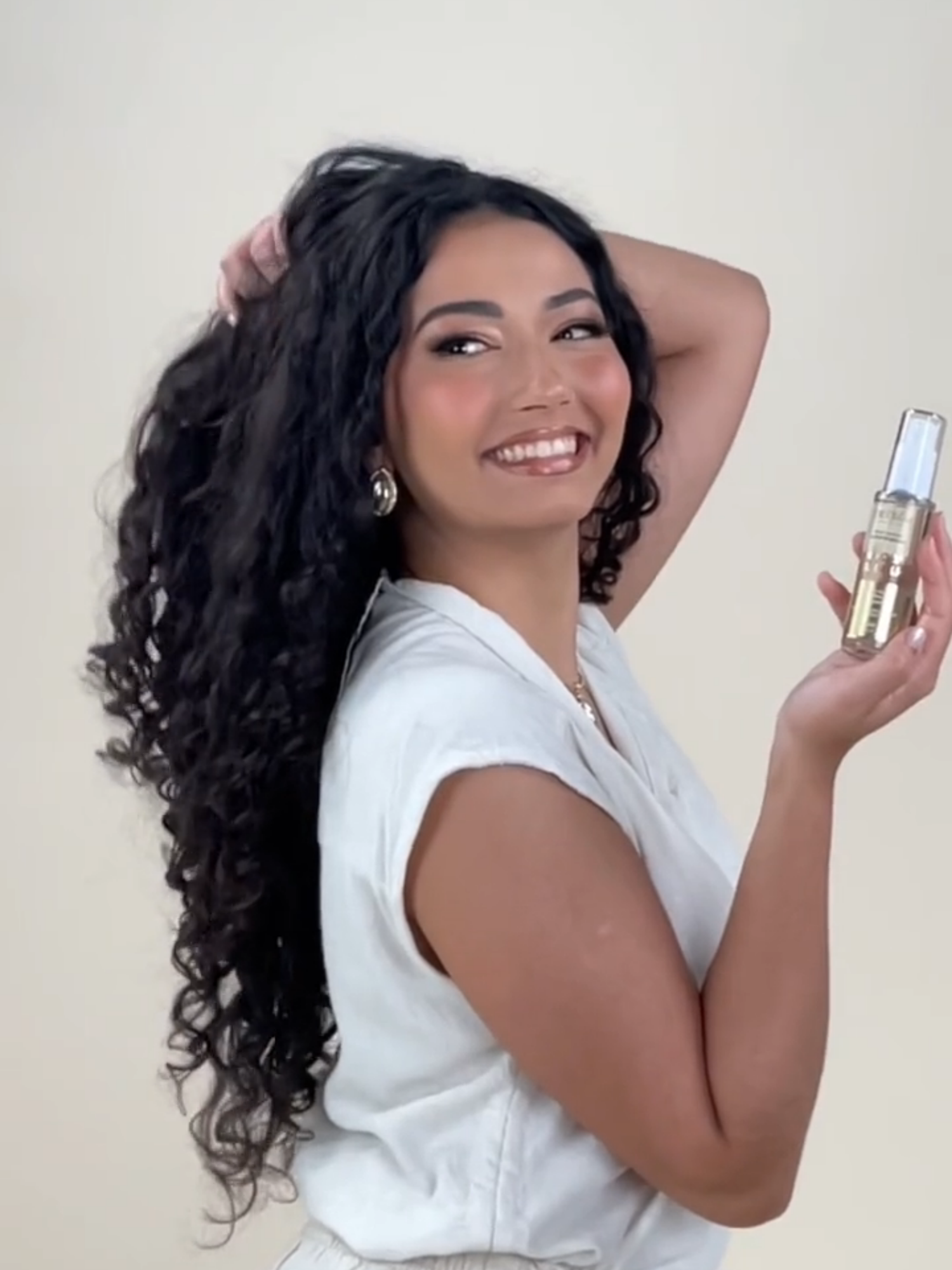 Lançar um novo produto é sempre um desafio! ✨ Mostrar esse processo para vocês ajuda a deixar tudo mais leve. Já testou nossos Óleos Superpoderosos? #oleoparacabelo #autocuidado #cuidadoscomocabelo #ForeverLiss #ÓleoCapilar