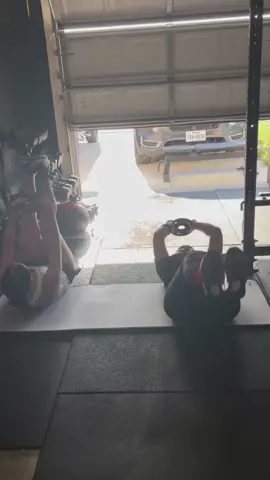 Moms that workout 💪🏼😋#mondaymotivation #workout #personaltrainer #strongereveryday #fyp 