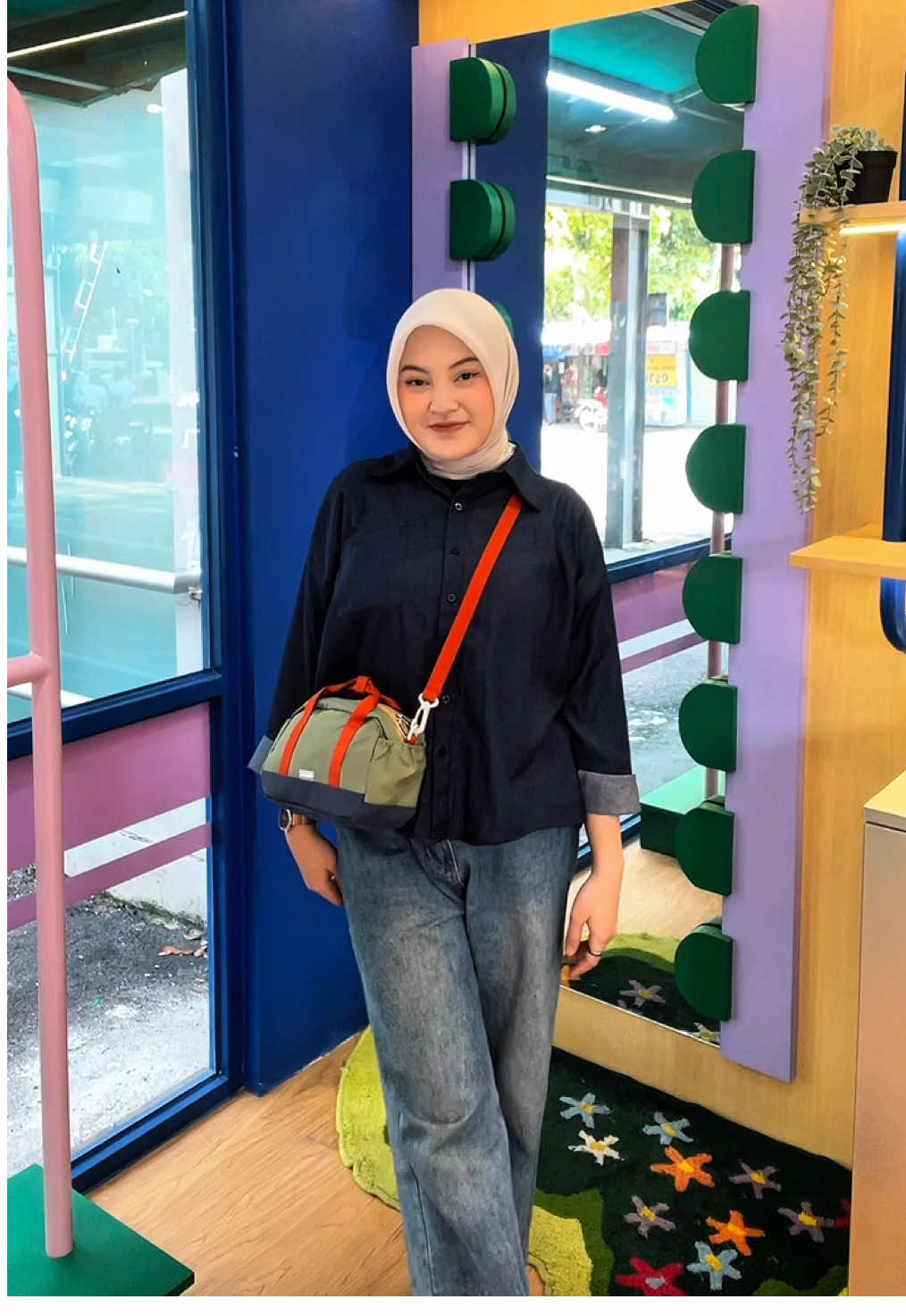PLEASEEEE semua warna Tricia Sling Bag lucu banget!😭😭😭🙏🏻 #VISVAL #LivelyPeople #BeliLokal 
