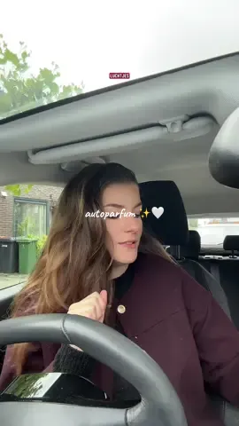 AUTOPARFUM 🤍✨|  Ik heb sindskort een nieuwe auto, en bij een nieuwe auto hoort natuurlijk een lekker luchtje. Deze autoparfums van @Oduree zien er niet alleen prachtig uit maar ruiken ook nog eens heeeerlijk 😍 Shop ze nu met 10 procent korting met de code IVANA10 🫶🏻  #samenwerking #autoparfum #oduree #zwanger #moedersvantiktok