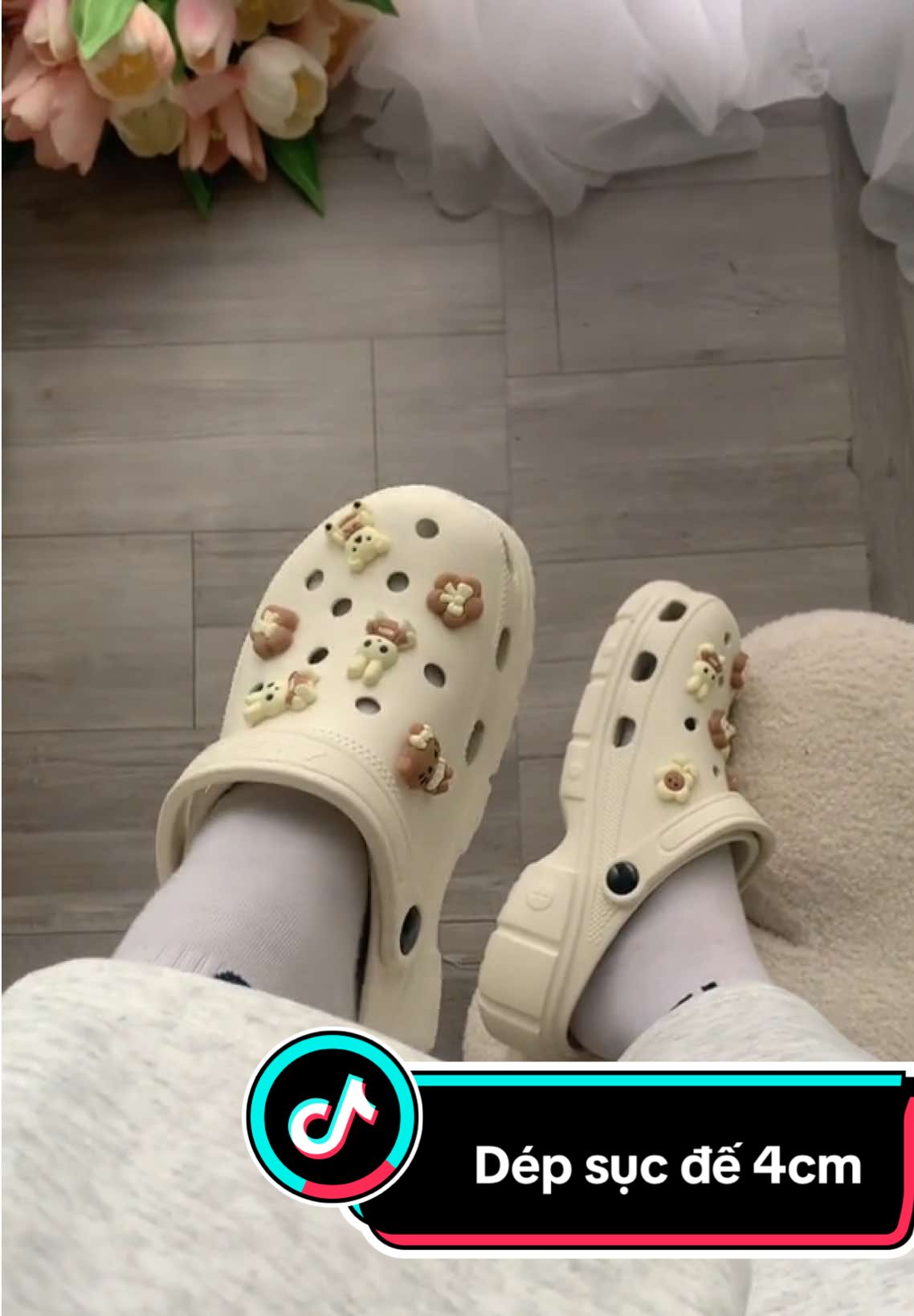 Dép sục không mùi , có kèm charm ạ #TikTokAwardsVN #nessty #sục #xuhuong #giaydep 
