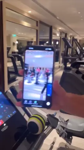 Bodyguard papa shayne 🤣#shaynepattynama #sandywalsh #timnasindonesia 