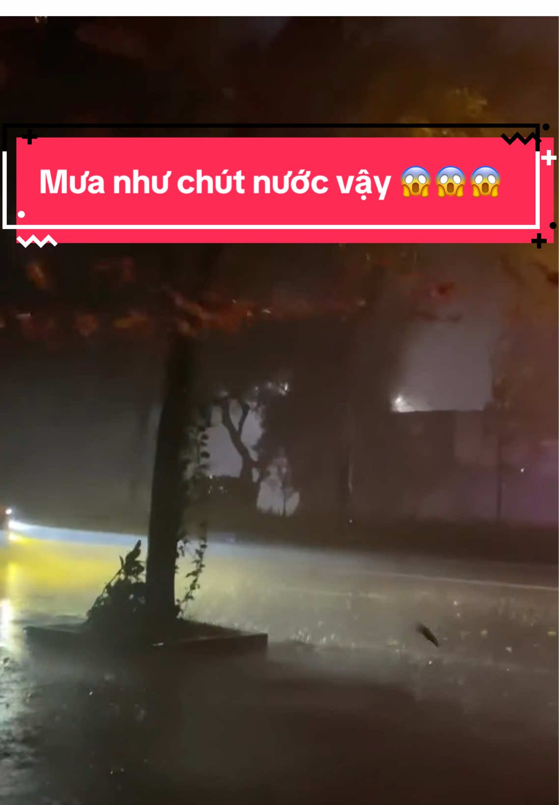 ⛈ Hà Nội 1 giờ sáng 7/10 - mưa lớn như chút nước, sấm sét, gió giật mạnh. #hànội #xuhuong #News #mưa 