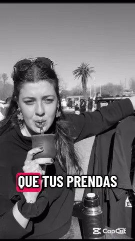 Les dejo esta joyita para que arranquen la semana con un poco de humor y de paso nos conozcan un poquito más Aprovecho también para contarles que este Domingo 12 vamos a estar junto a @rosario.disena en Jujuy y otoño de 16 a 20hs... no te lo podes perder!! Arrancamos con mate y terminamos con birrita Te espero!!