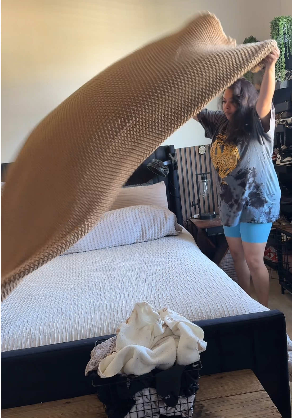 Part 1: Day 6/31 making my bed every single day to keep my life organized and getting my life together!!! Are you going to join me or just watch me? 🧹🧺🛏️🥱😆  #typeb #CleanTok #messygirl #imjustagirl #relatable