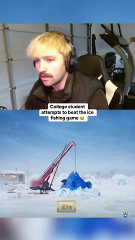 College student attempts to beat the ice fishing game 😭 #kickstreaming