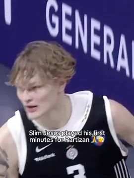 Bro already doing his thing 🫡 @Miikka (via Arenasporttv/IG) #miikkamuurinen #slimjesus #partizanbc #basketball 