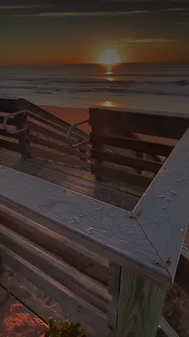الطمأنينة هِيَ أَنْ تَجِدَ نَفْسَك فِي مَكَان ٍ  ‏لَا تَحْتَاجُ فِيهِ إلَى إثْبَاتِ شَيْءٍ لِأَيِّ أَحَدٍ