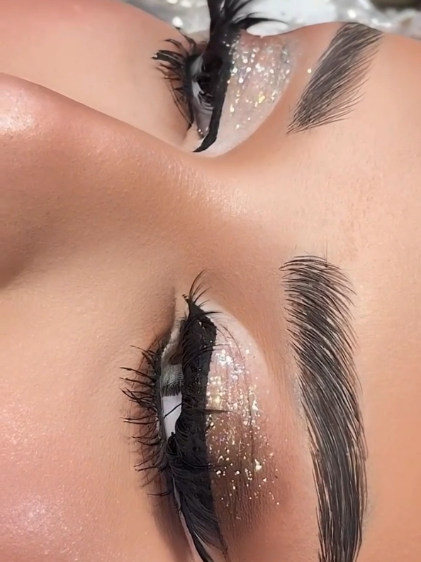 #makeuptutorials #eyesmakeup #beautyhacks #10millionviews 
