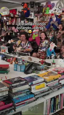 🧡🇨🇱 ¡Orgullo nacional! @31 minutos se lució en el Tiny Desk 🎤✨ Prepárate porque en marzo llegan a #LollaCL2026 con todo su show y nostalgia 🔥 ¿Listos para cantar en el Parque O’Higgins? 👀🎶  #31minutos #chile #tinydesk 