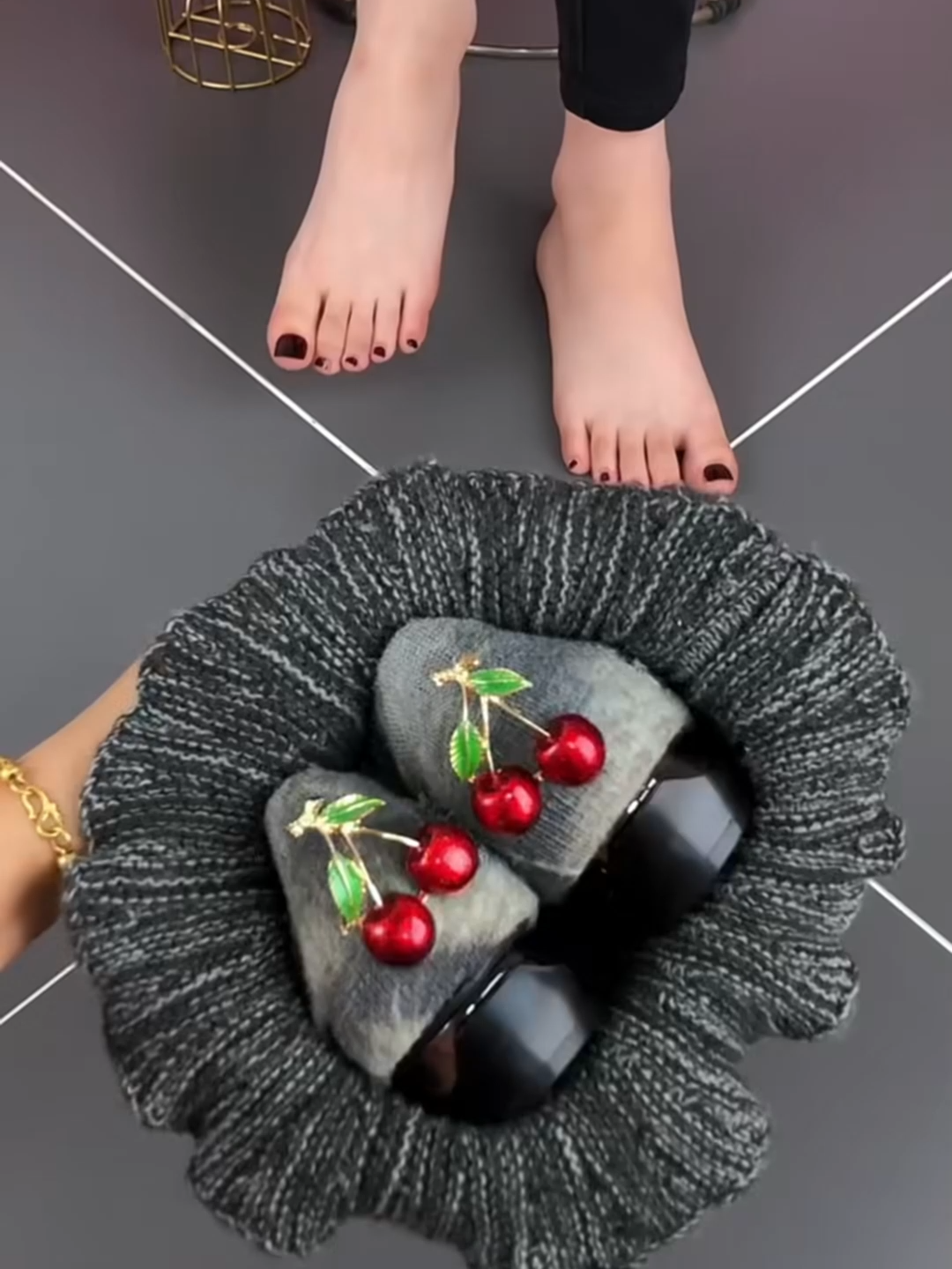 Giày đế mềm đính đá#giadung #giadungtienich #giadungthongminh #giadungtienloi