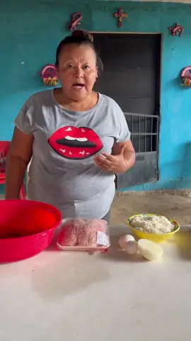 Preparé unas ricas albóndigas acompañadas con arroz blanco. #ComidaCasera #Recetas #CocinaTradicional
