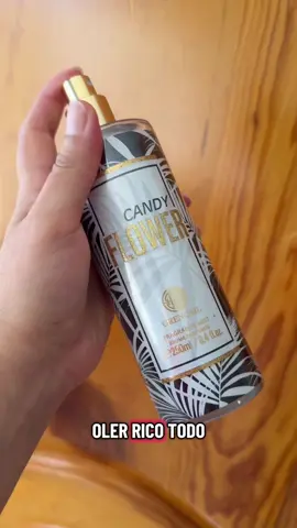Body mist para el cabello y cuerpo huele súper deli y aparte trae glitter el cuerpo se te ve increíble y el cabello también aparte dura todo el día #bodymist #perfume #glitter #grenobil 