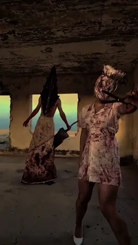 Another version, the spooky month ‘sn full swing😜 #transition #silenthill #on #cosplay #halloweencostume 