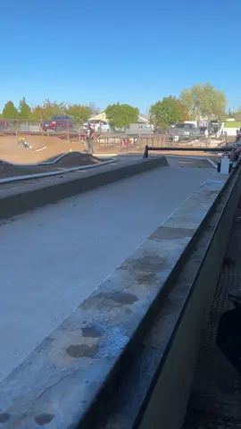 Blink and you’ll miss it, Sub 5 second pit stop done and Chevelle Keats is back to the madness this weekend where she was able to secure a 3rd place finish in Sportsman's Nitro truggy #amainhobbies #kingofsupercross #nitro #silverdollarrc #chicorc