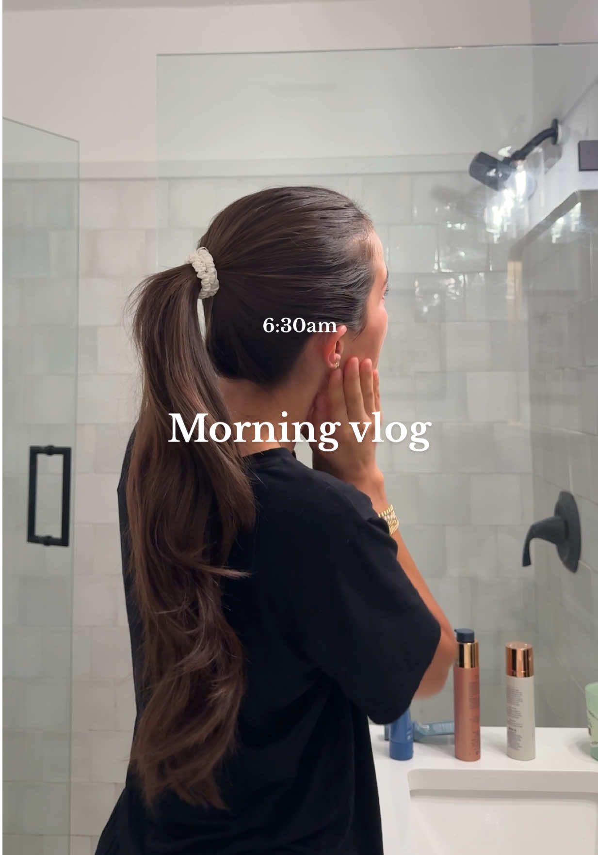 happy monday😴 busy week coming up so I woke up & immediately started doing work on my computer  @Pixi Beauty @stokcoldbrew @Chobani  #morningvlog #morningroutine #mondaymorning #Vlog #diml 