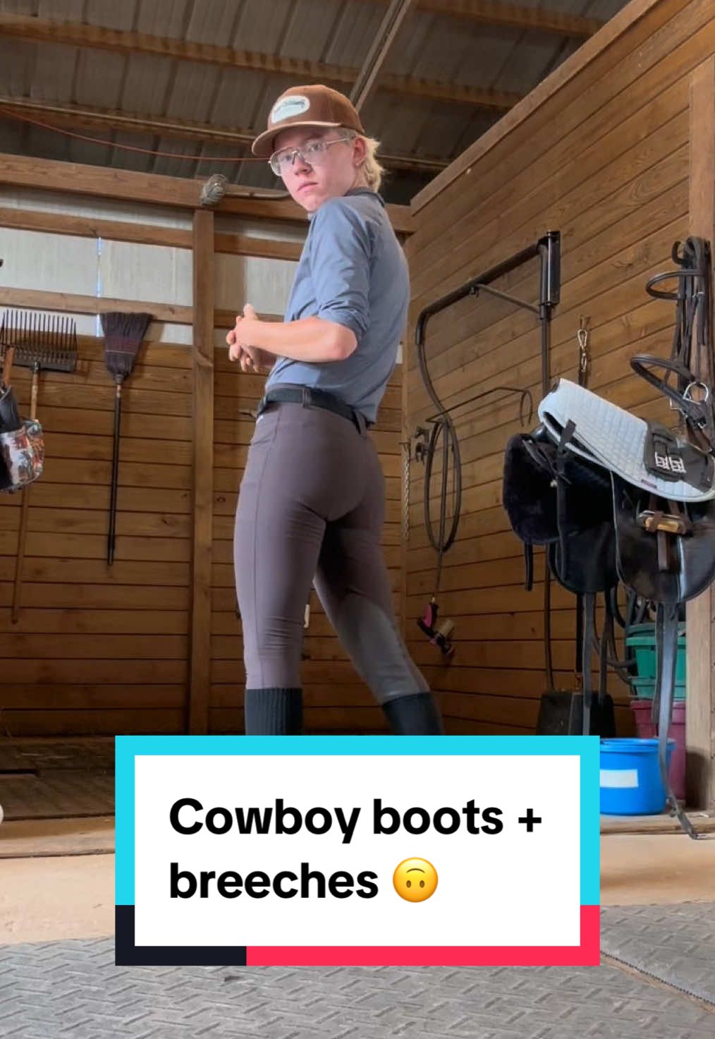 🤠 No this was not an excuse to show my 🍑 but I’ll take the opportunity when I have it, I genuinely just wanted to show how absurd the cowboy boots + breeches combo is. And I rock is regularly.  - - - - #maleequestrian #cowboy #OOTD #horseboy #country 