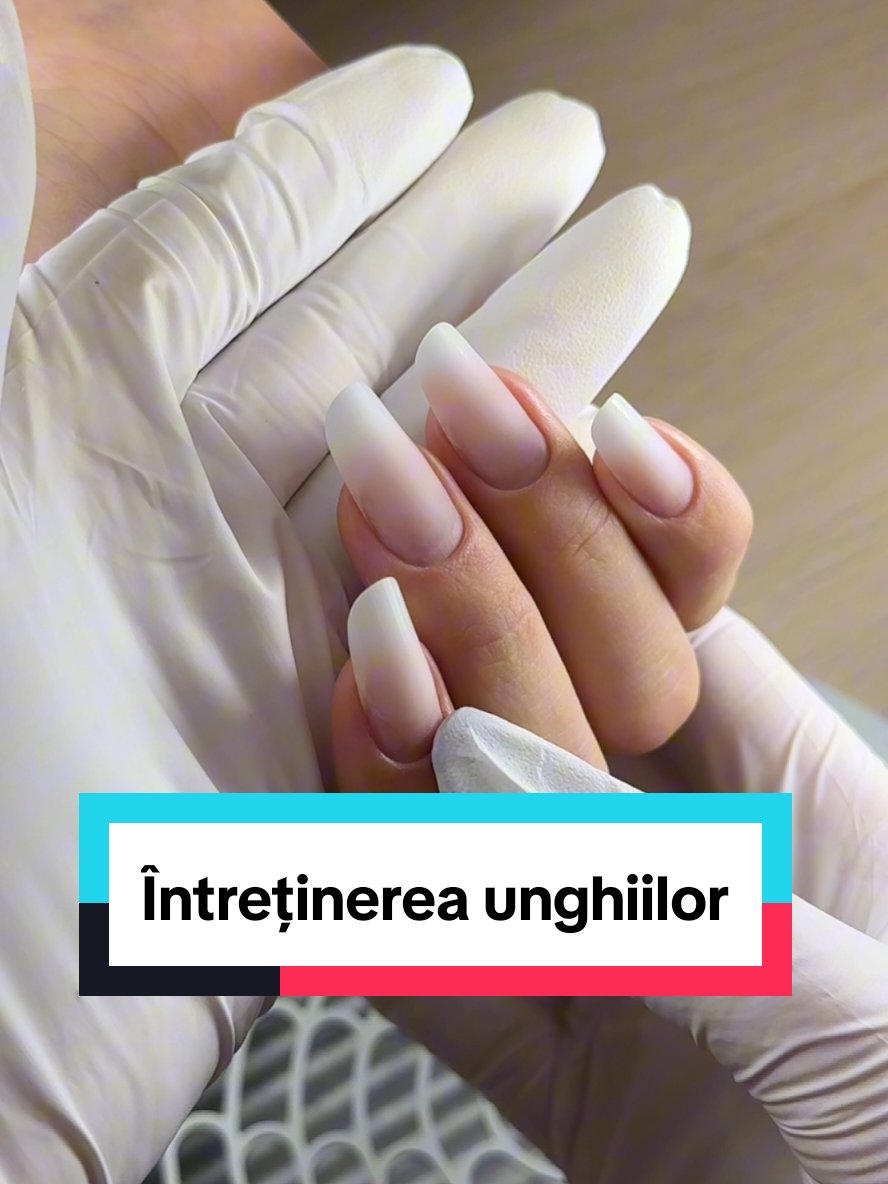 Cu Master Slim Mini Apex by Delia Matei, întreținerea unghiilor devine simplă și mereu impecabilă. Eleganța stă în detalii și în simplitate. 💫 Tu le-ai încercat? #cupioproducts #cupionails #cupionailsinspo #cupio 