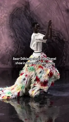 Awar Odhiang closed the Chanel show in the coolest way ever #chanel #fashion #pfw