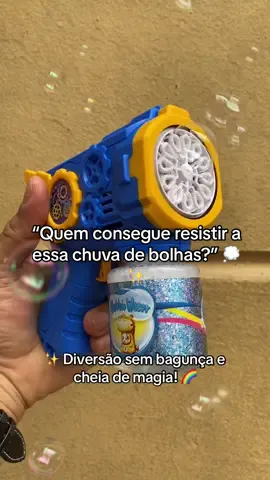 Transforme qualquer momento em pura diversão! 🌈✨ Com o lançador de bolhas automático, o sorriso aparece na hora é só apertar e deixar a magia acontecer 💨💫 #LançadorDeBolhas #DiversãoEmFamília #BrincadeiraSaudável #MomentosFelizes #BolhasDeSabão   
