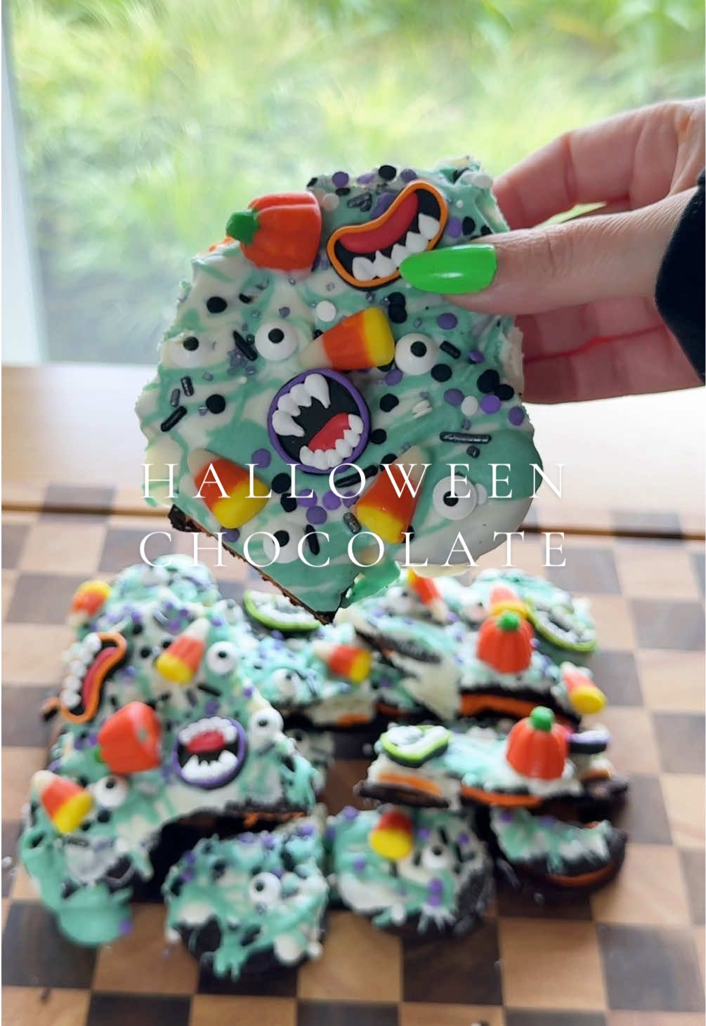 THE BEST Halloween chocolate cookie bark. So fun and easy to make and such a tasty Halloween treat 👻  #halloween #asmr #chocolatebark #spookyseason #sweettooth 