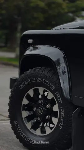 “මුතුවැල් වගෙ හසරැල් පරදාවී නිල් මානෙල් මල් සැමදා….”😌🖤 #fyp #defender #defender110 #EC8989 #onemillionaudition 