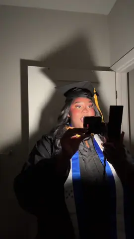 Soooo a nice and long yap session! Pictures came out cute, let me know if yall want to see them.  #fyp #graduation2025🎓  #makeuptutorial 
