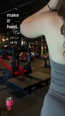 exercising shouldn’t be easy #gymgirl 