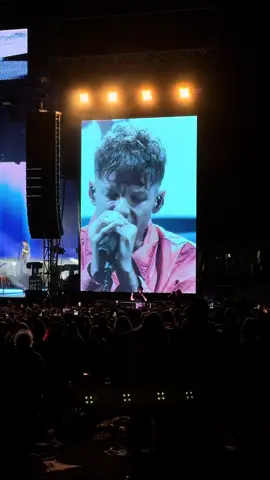 if anyone needs me, please don't bc i'm still trying to process this #louistomlinson #awayfromhomefestival #onedirection #nocontrol 