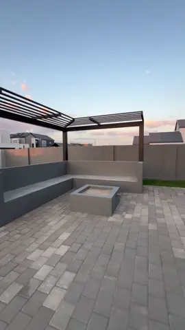 R7 200 000 | 4 BEDROOM HOUSE FOR SALE IN MIDSTREAM HEIGHTS Bedrooms:  4  Bathrooms:  4  Garages:  3  Erf Size:  ± 851 m2  Floor Size:  ± 355m2  Rates:  R 6900  / m Levies:  R 2210  / m Jp Pretorius  0741586766