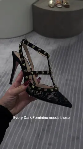 The aura of the Valentino rockstud lace pumps. #darkfeminineenergy #darkromance 
