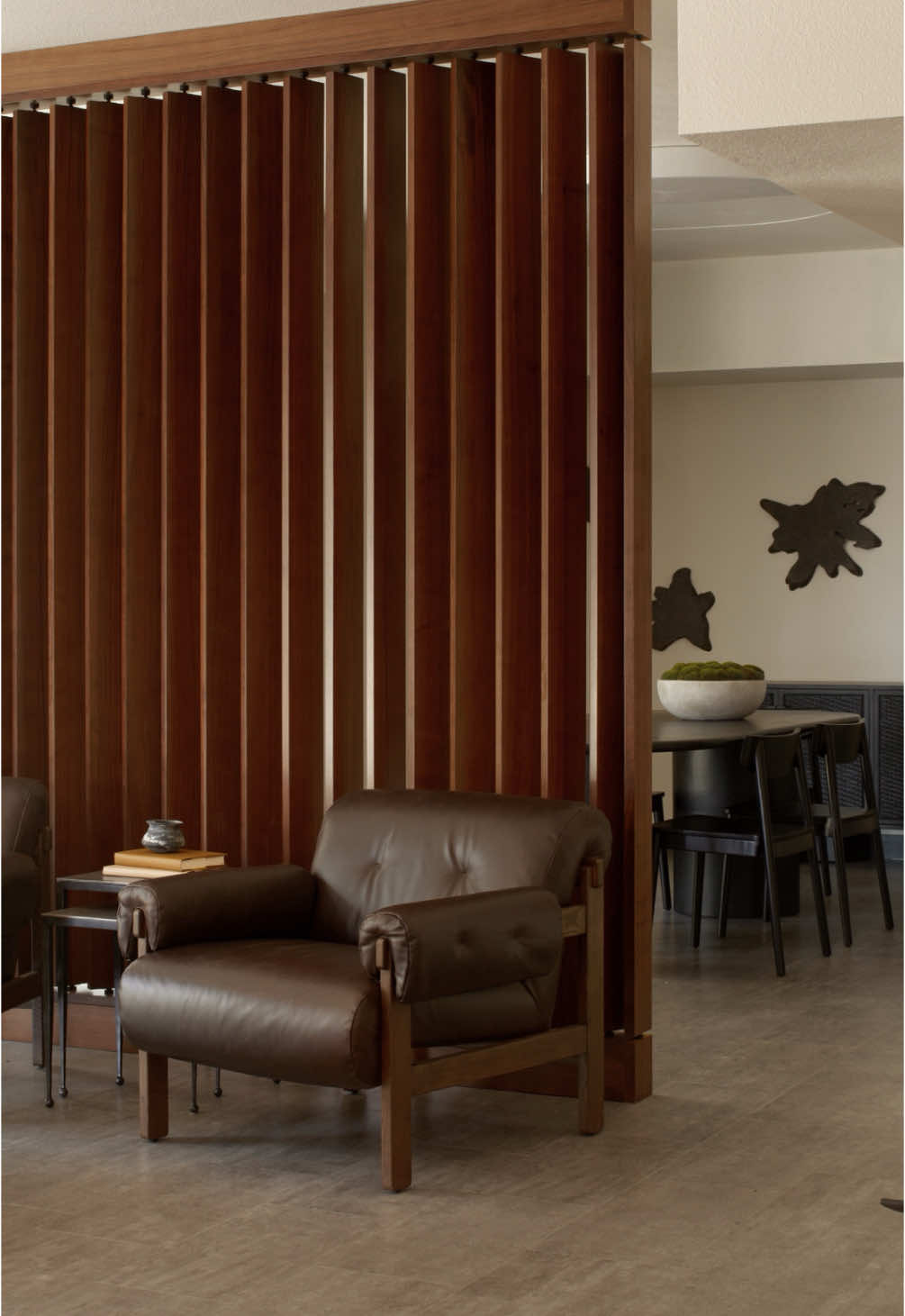 “What’s the point of this” ?? #midcenturyfurniture #midcenturydesign #midcenturymodernfurniture #woodslatroomdivider #walnutfurniture #walnut 