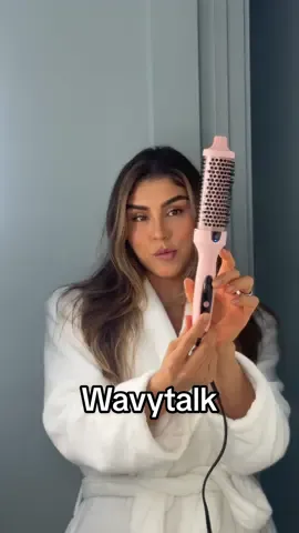 Just perfect 😮‍💨✨ Este es el cepillo redondo que no hace sonido y te ayuda a estilizar el pelo rapidísimo... súper recomendado! ( hay que usarlo en pelo seco) #wavytalk #wavytalkhair #CapCut 