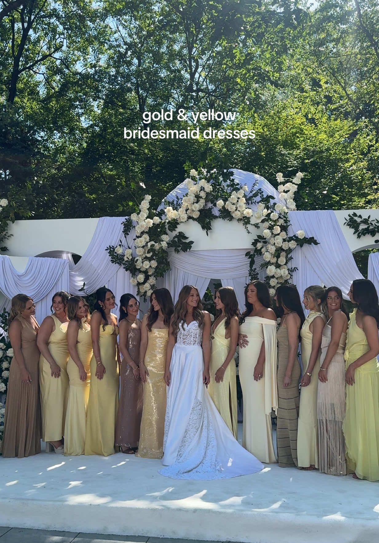 The perfect summer wedding palette - butter yellow, gold & nudes. My bridesmaids understood the assignment ⭐️💛 #2025bride #nyc #bridesmaids #gold #weddingday @Crystal Plaza 