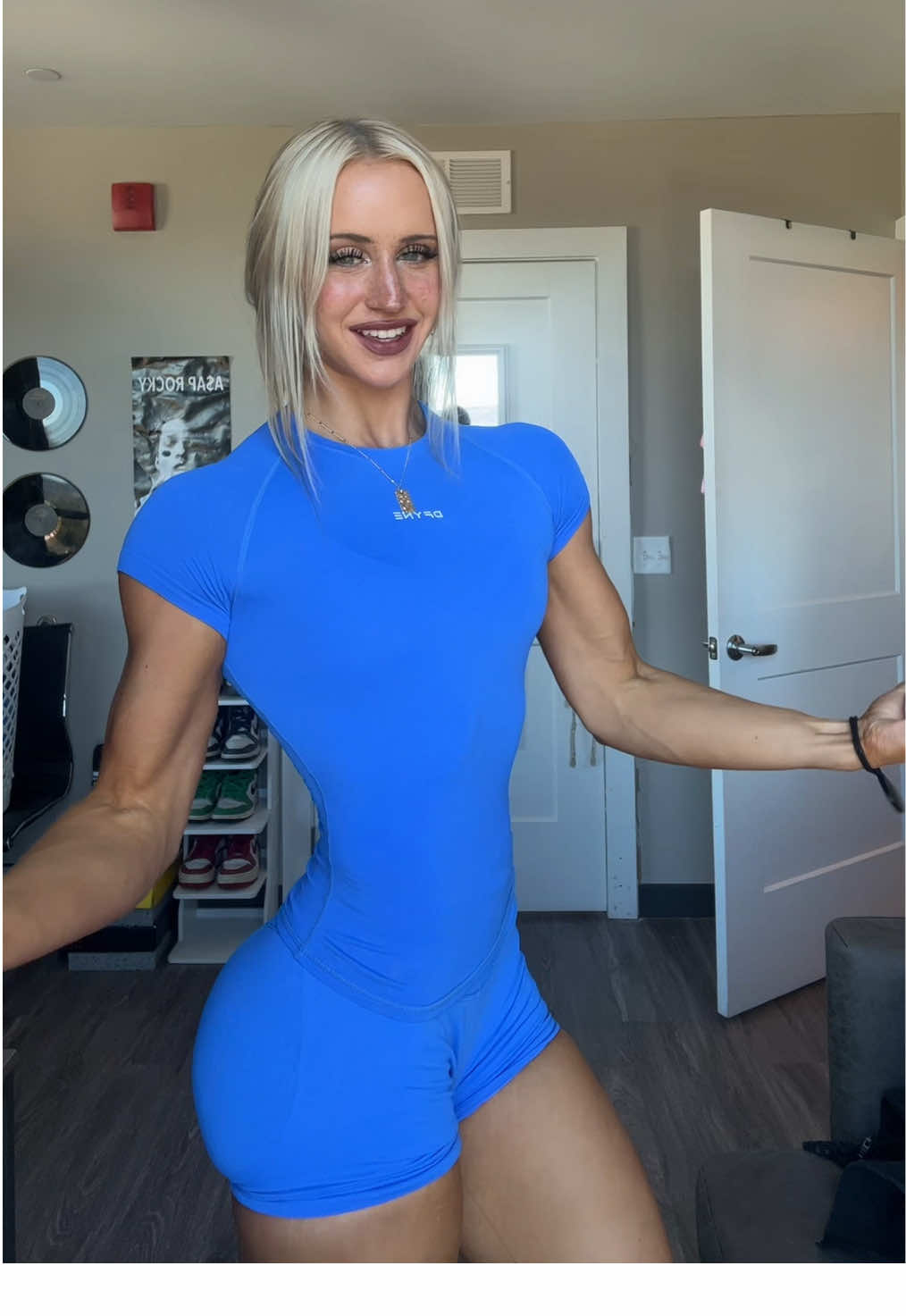 THESE COMPRESSION SHIRTS >> @DFYNE CODE “SYDNEY10” #gymootd #gymfit #gymgirls #trending #fyp 