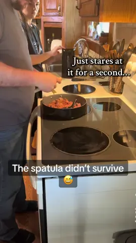 This is why I usually cook 😂 Left my husband in charge of dinner… and the spatula didn’t make it 😅 #cookingfails #funnymoments #LOL #funnyy #laughing 