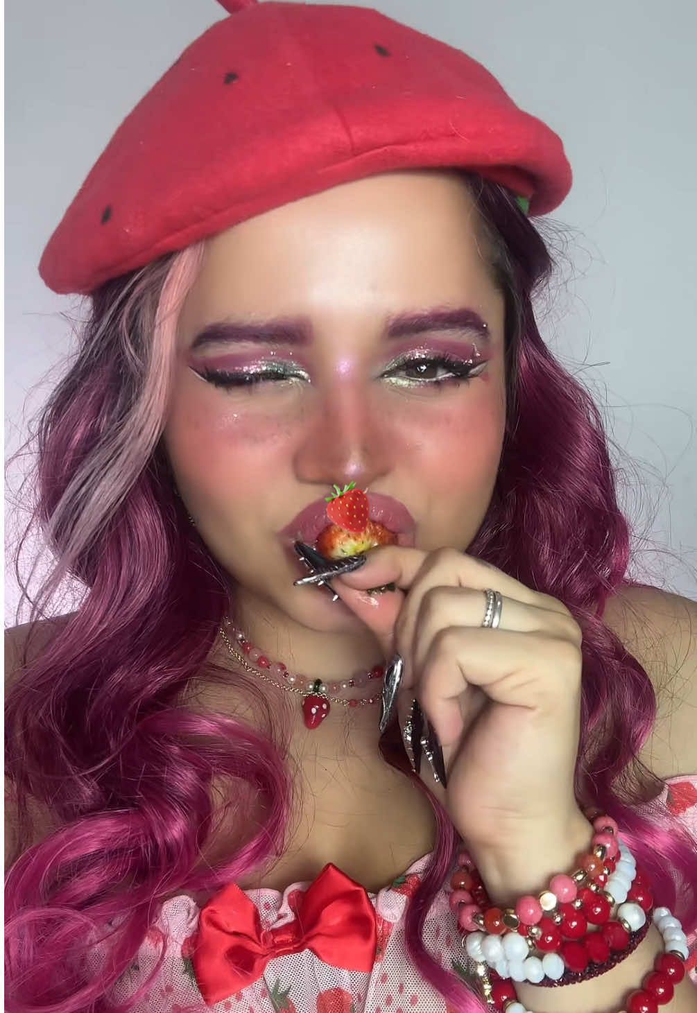 Chica fresita 🍰  #halloweenmakeup #31daysofhalloweenmakeup #strawberryshortcake #strawberryshortcakemakeup #halloweenmakeup 