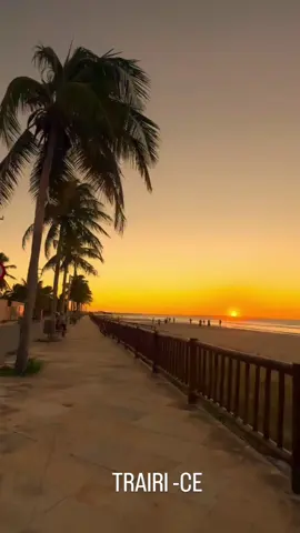 com um pôr do sol de tirar o fôlego, Trairi que fica a 135km de Fortaleza, mostra seu encanto. 